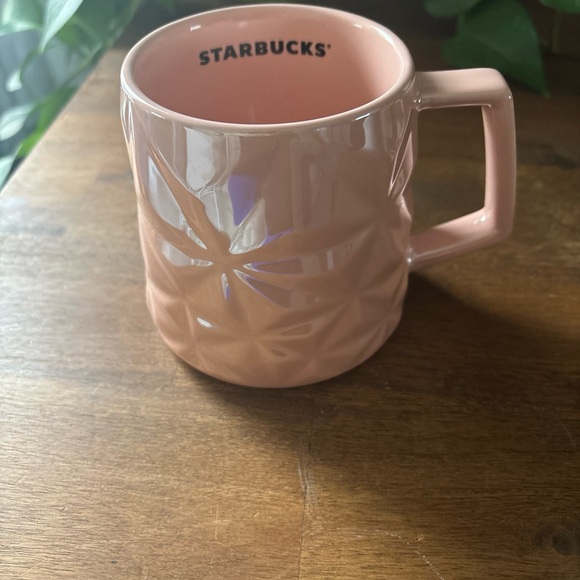 Starbucks Pink Faceted Mug with White Lid - Picture 3 of 5